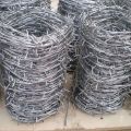 Wholesale cheap high tensile large barbed wire for farm grassland