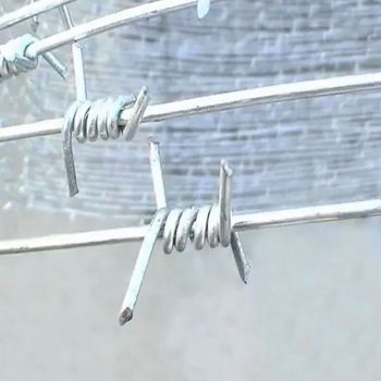 High tensile single or 2 strand galvanized iron wire spiral woven barbed wire fence